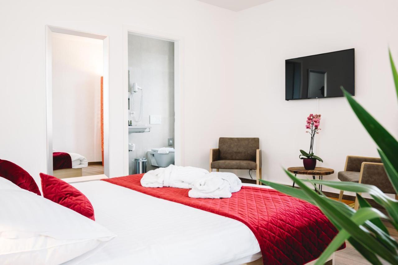 Hotel-Restaurant La Croix D'Or Ballaigues 外观 照片