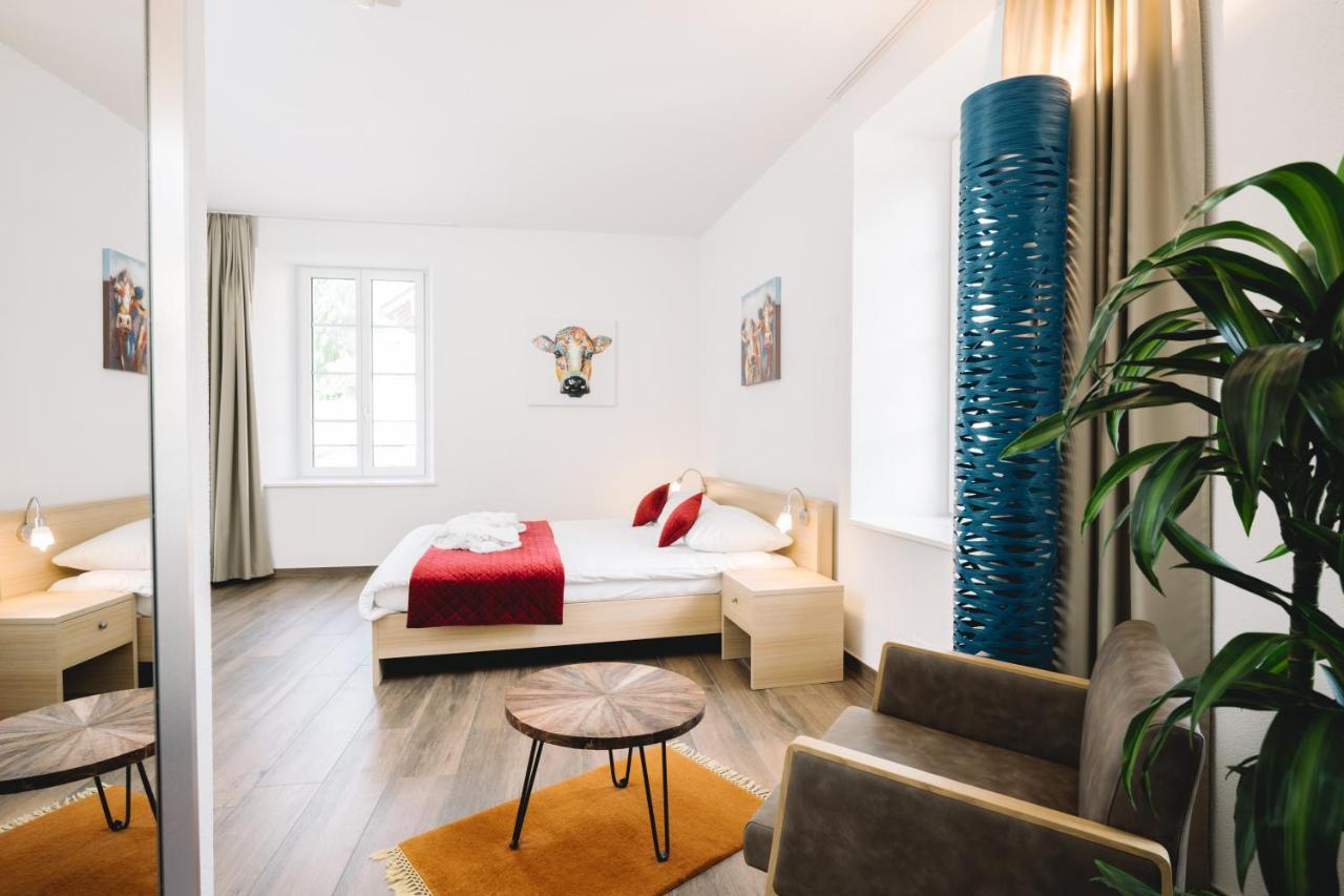 Hotel-Restaurant La Croix D'Or Ballaigues 外观 照片