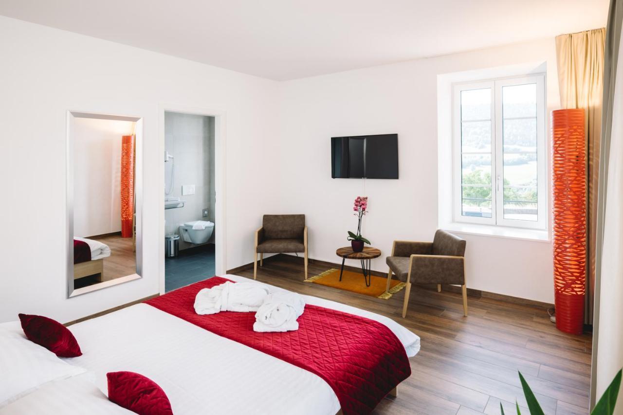 Hotel-Restaurant La Croix D'Or Ballaigues 外观 照片