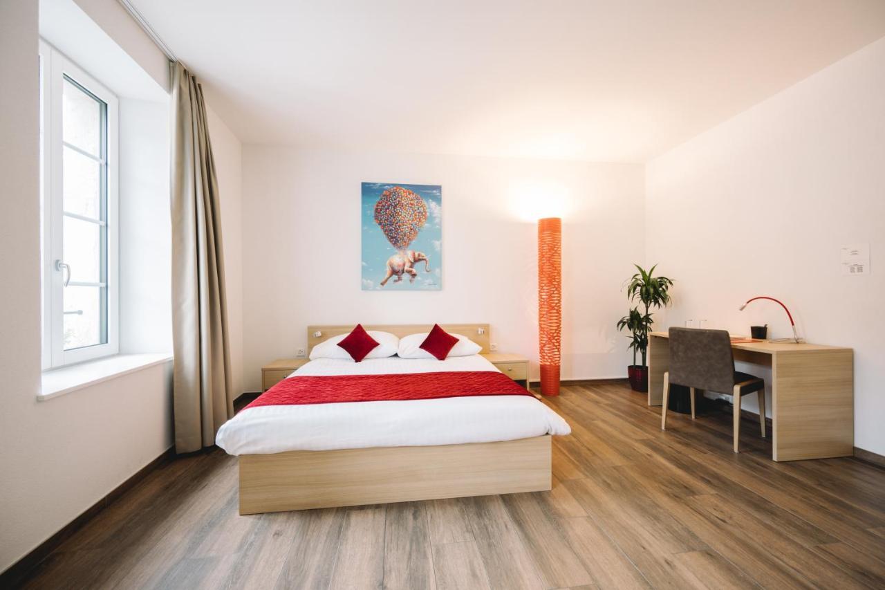 Hotel-Restaurant La Croix D'Or Ballaigues 外观 照片